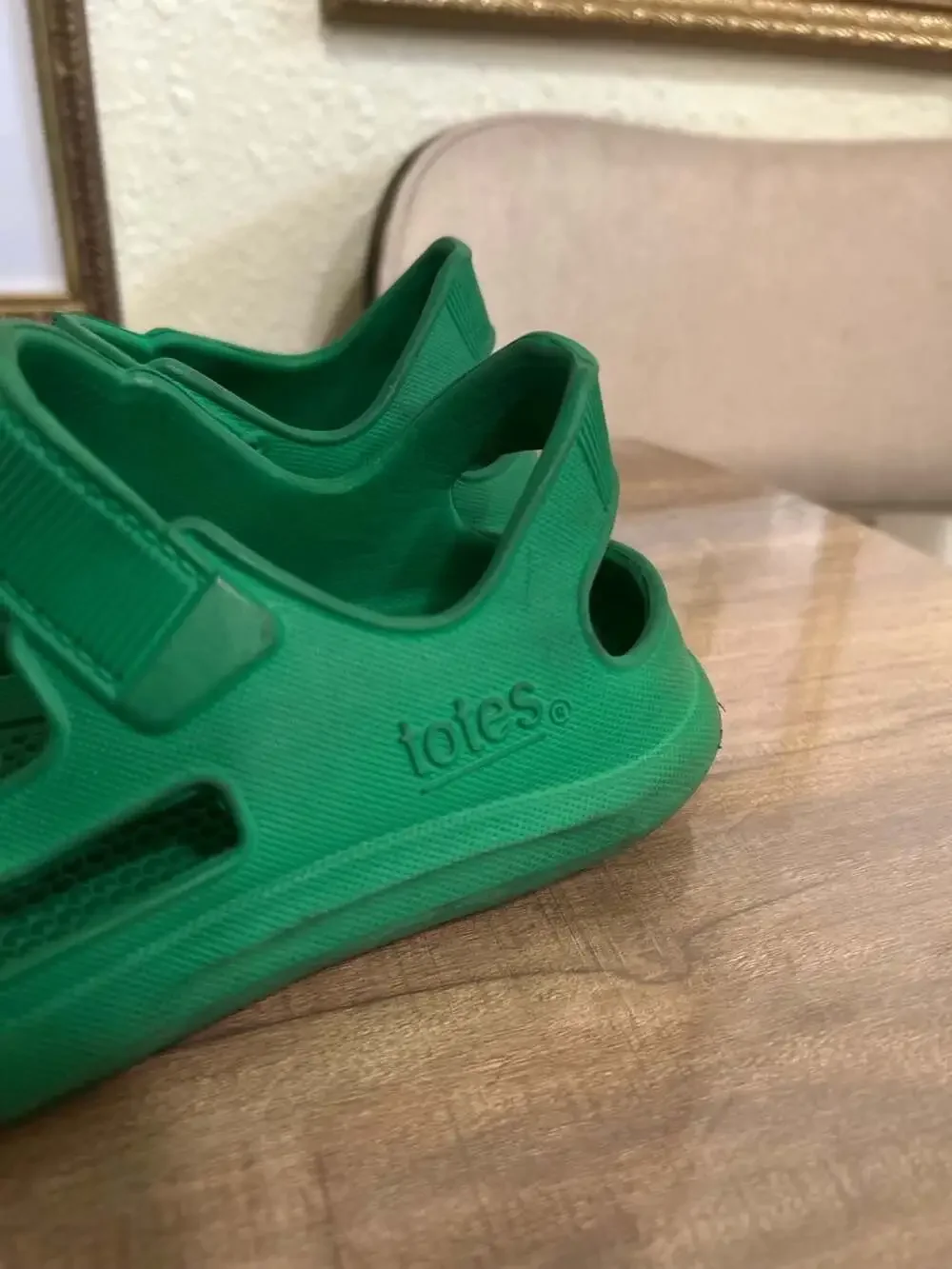 totes solid green